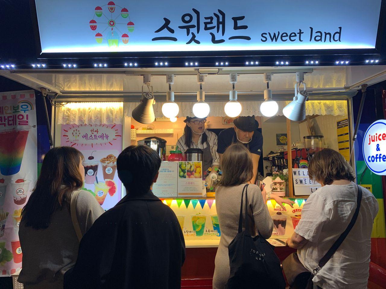 2025 Dongdaemun Night Market Visit! - Enjoy all the attractions from lively DDP night market!